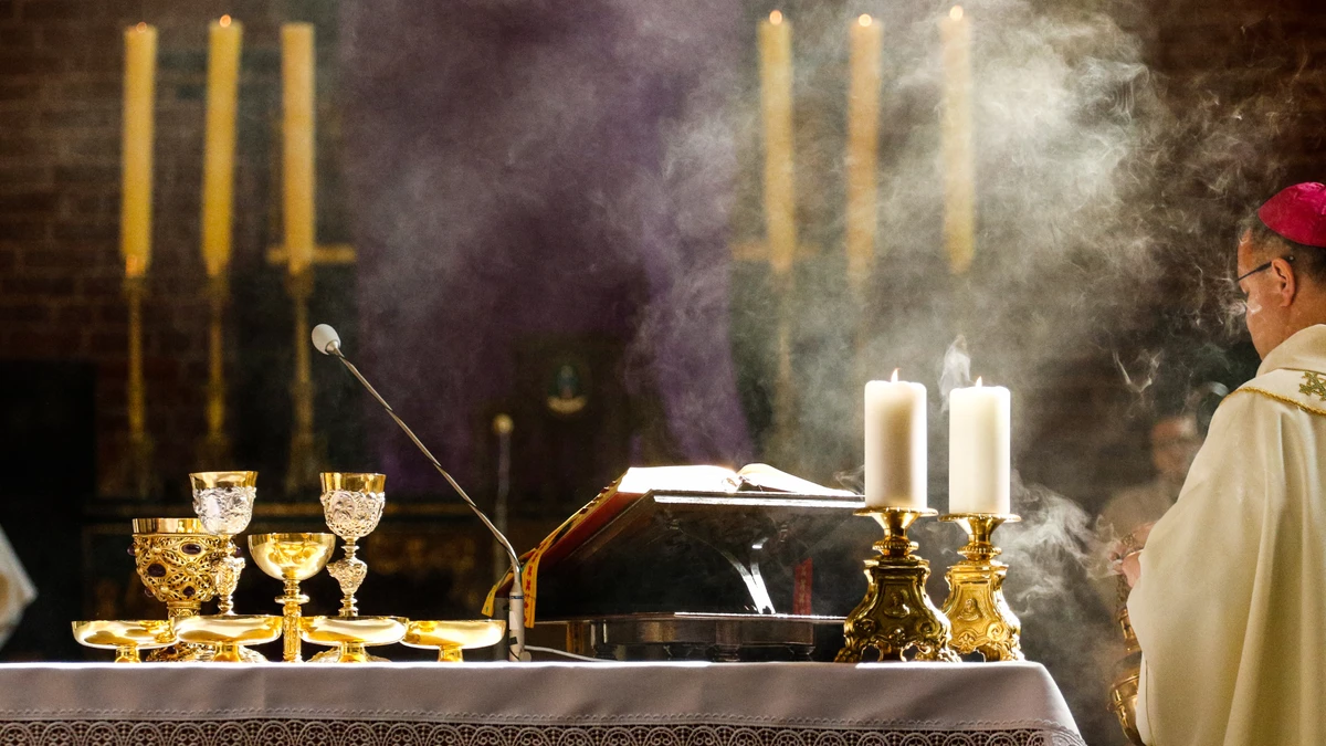 Igreja / Altar / Papa