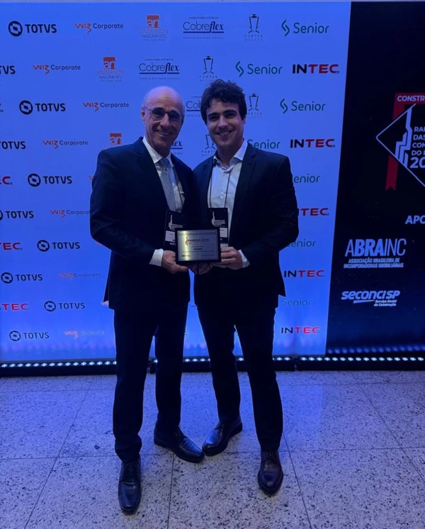 José Luís Galvêas Loureiro e Felipe Wanderley Loureiro na premiação Ranking Intec 2025