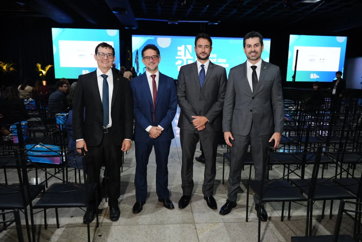 Paulo Antônio Coelho dos Santos, presidente da Adepes

Iuri Carlyle, procurador-geral do Estado

Gustavo Sipolatti, presidente da Apes

Rodrigo Borgo, chefe de gabinete da Defensoria Pública do Estado

 