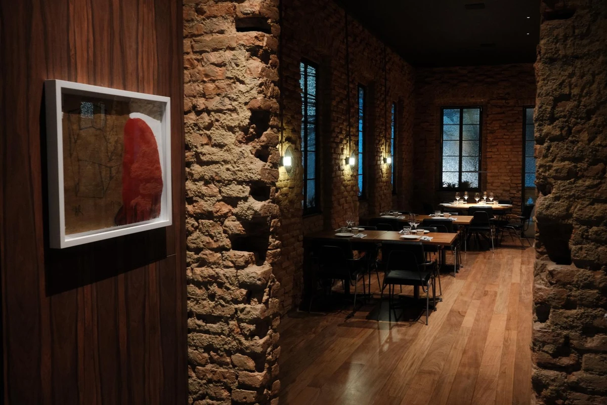 Restaurante abriga exposição itinerante em parceria com a Galeria OÁ Foto por Igor Trarbach