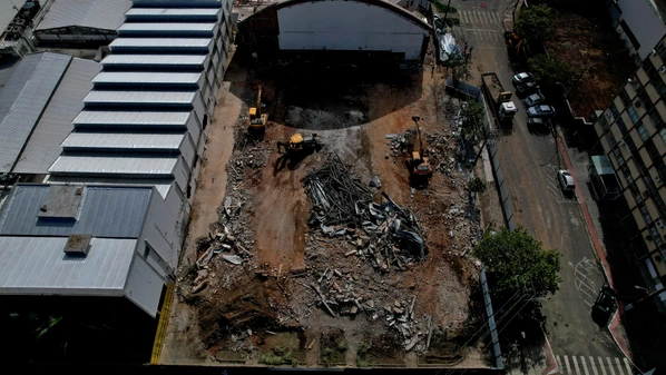 Engenheiros constataram riscos de novos desabamentos, o que colocava os funcionários da obra, moradores da região e usuários das vias em risco