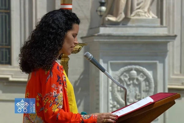 Brasileira Fernanda Lopes fez leitura em primeira homilia do Papa Leão 14