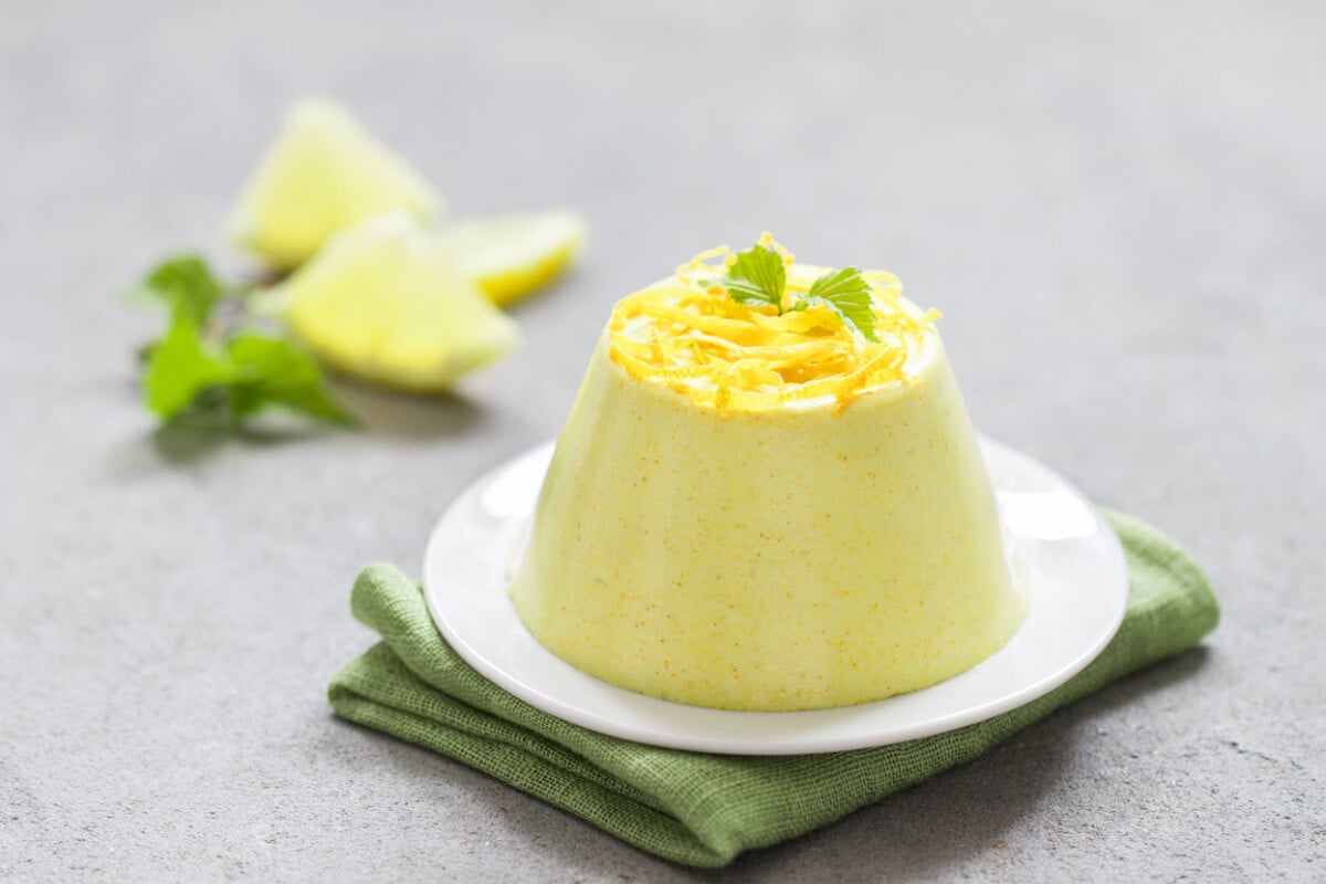 Pudim cremoso de limão (Imagem: Aksana Ban | Shutterstock)