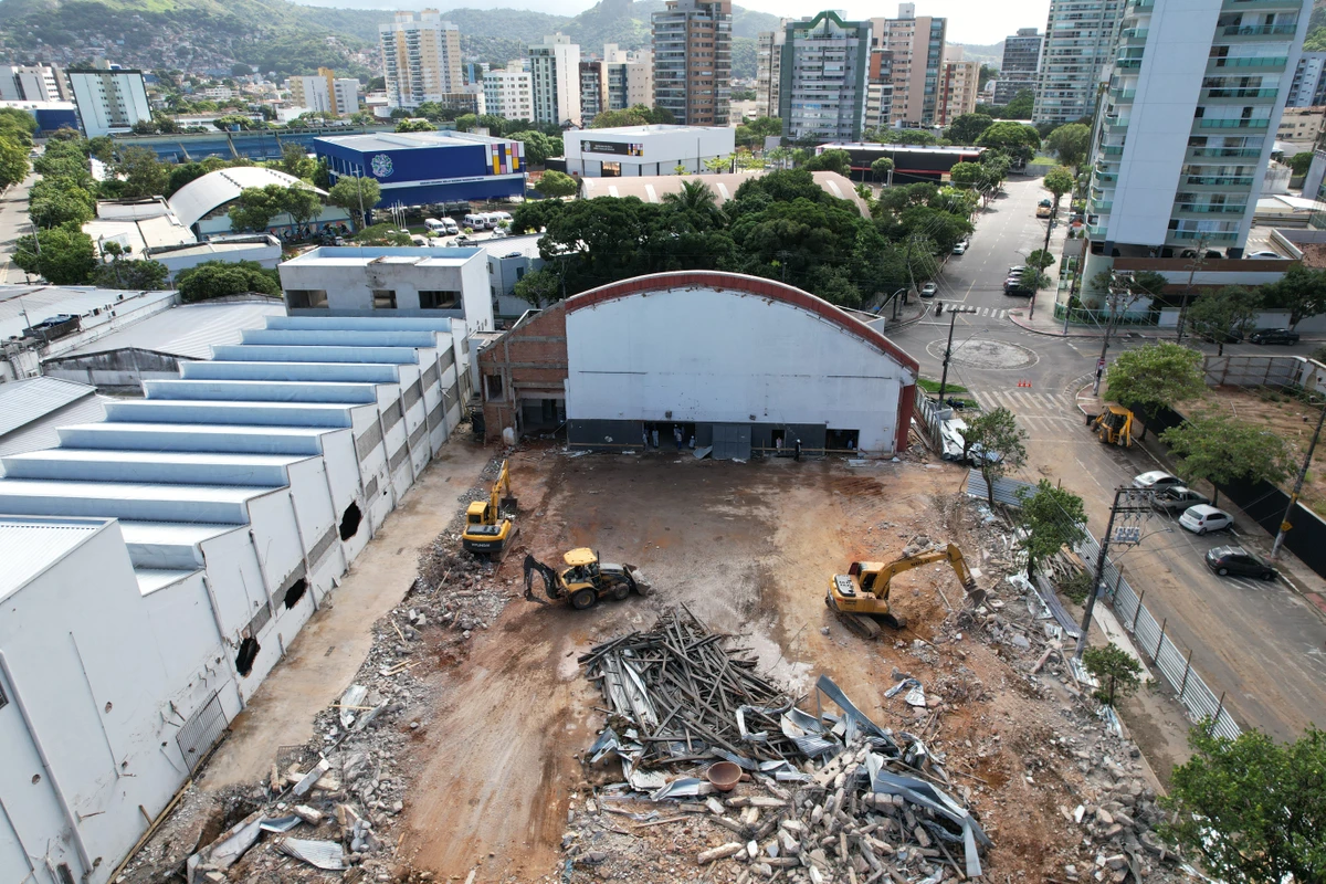Ginásio Jones dos Santos Neves após desabamento de cobertura
