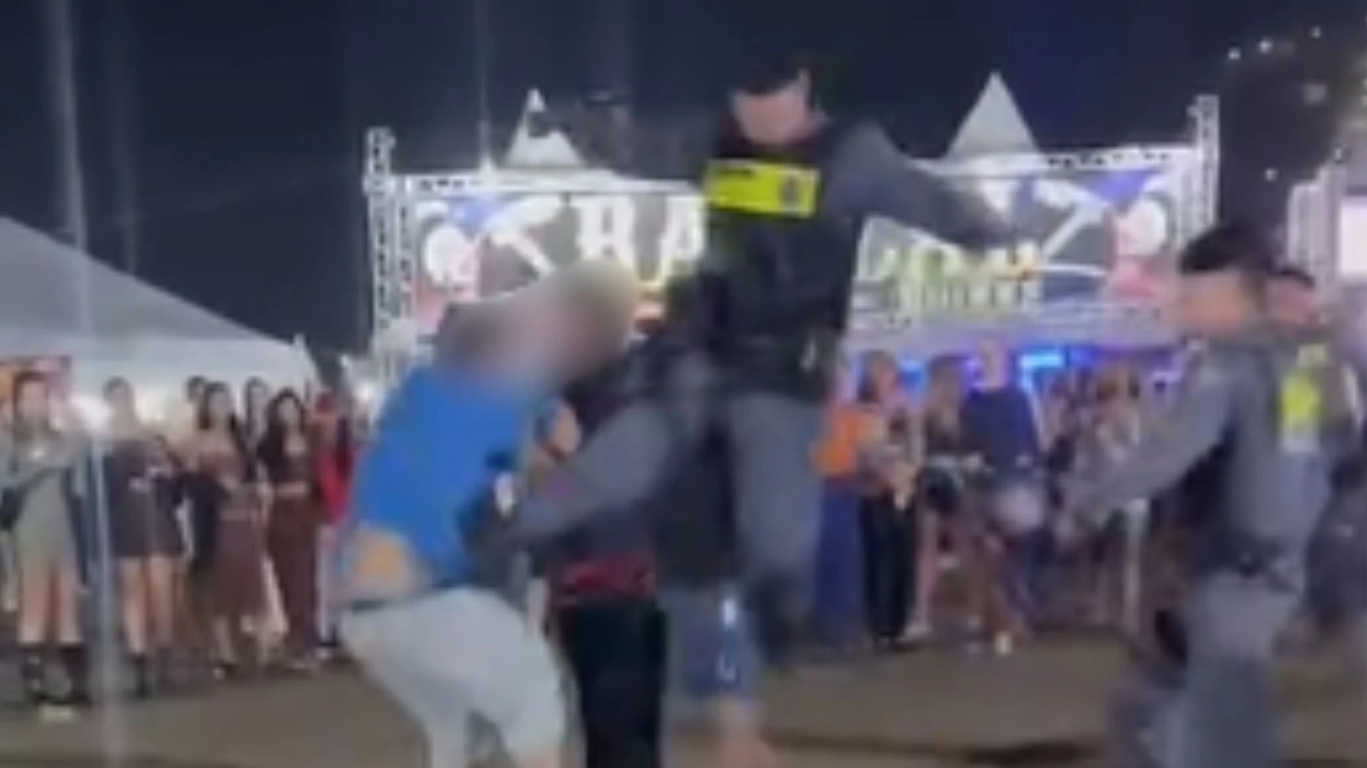 No vídeo, dois homens brigam até a chegada da polícia. Um policial aplica o golpe e derruba os dois; caso ocorreu no último final de semana, na comemoração dos 62 anos de emancipação