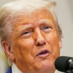 Presidente dos Estados Unidos teve uma longa conversa por telefone com Vladimir Putin e afirmou, após a ligação, que Rússia e Ucrânia dariam início às negociações.