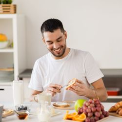 Veja como inserir alimentos nutritivos na primeira refeição do dia