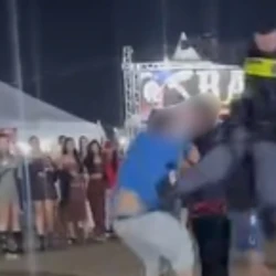 No vídeo, dois homens brigam até a chegada da polícia. Um policial aplica uma o golpe e derruba os dois; caso ocorreu no último final de semana, na comemoração dos 62 anos de emancipação