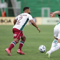 Wilton Sampaio (GO) expulsou o lateral Samuel Xavier, foi alertado pelo VAR muito tempo depois, cancelou  a punição e jogador foi buscado no vestiário para retornar ao jogo