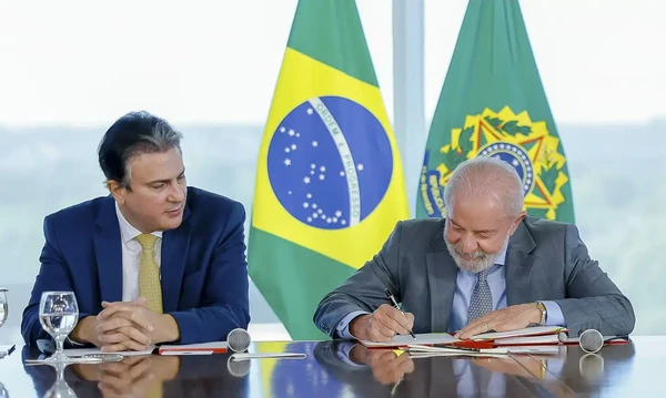 Ministro da Educação, Camilo Santana, com o presidente Luiz Inácio Lula da Silva