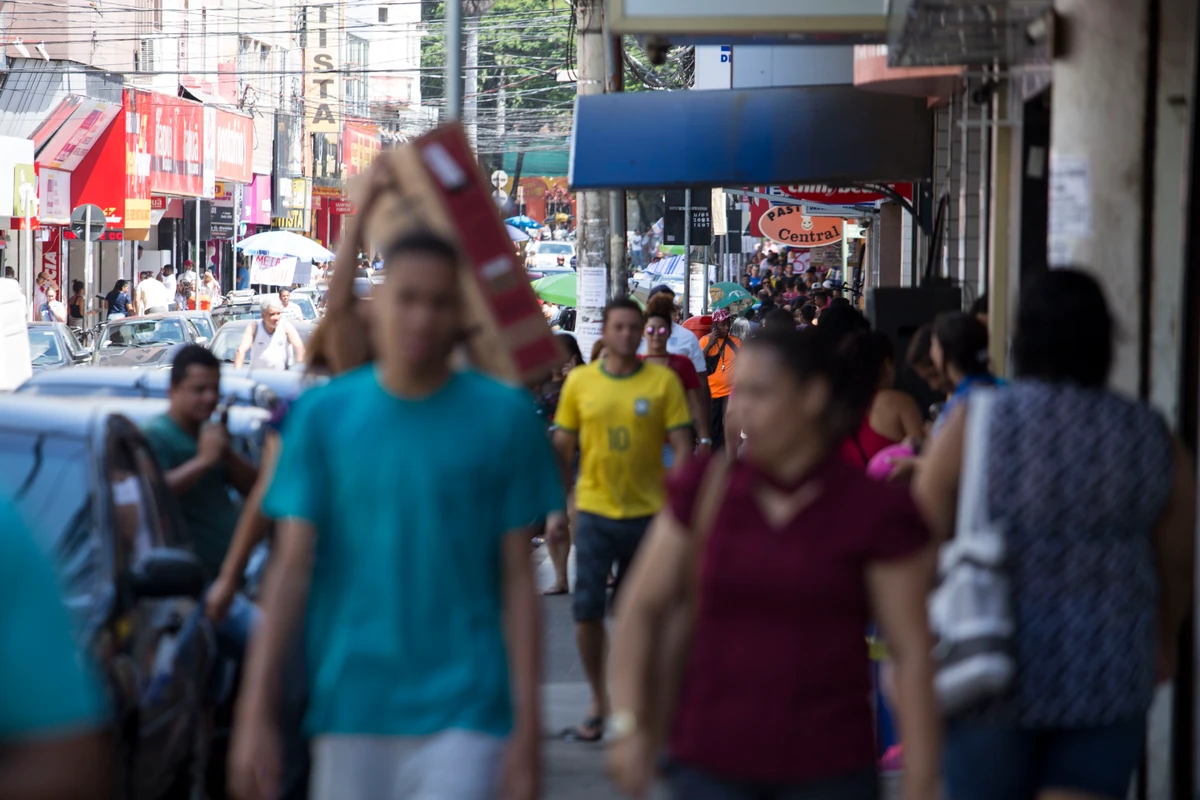 Ipatinga_MG, 22 de setembro de 2018Fundacao RENOVA | Expedicao Caminho da ReparacaoNa imagem, movimento de area comercial no centro da cidade.A imagem nao possui restricao de uso.Imagem: Gustavo Baxter / NITRO Historias Visuais