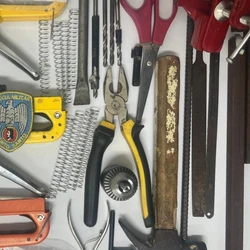 Polícia Militar disse que rapaz admitiu que fabricou arma caseira e a usou para atirar contra a porta da casa de um de outro jovem com quem ele teria uma desavença