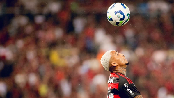Uma ascensão meteórica, com titularidade no Flamengo e convocação para a seleção brasileira