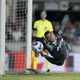 Imagem - Léo Jardim brilha, Vasco bate o Operário-PR e avança na Copa do Brasil