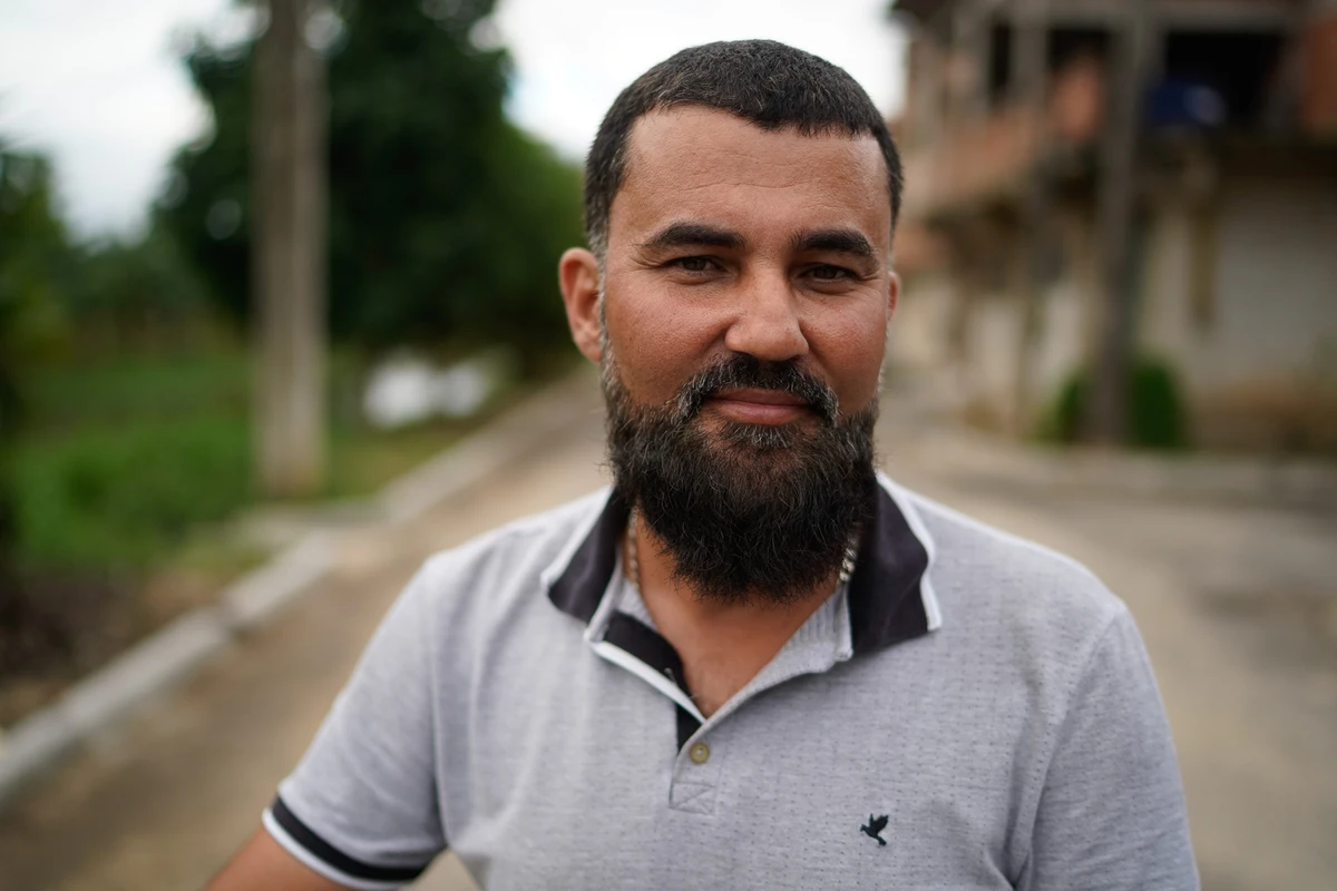  Jones Antônio Garcia teve cinco hérnias, sendo uma no umbigo e outras quatro na parede do abdômen. 'Após a cirurgia voltei a ter a minha vida normal'