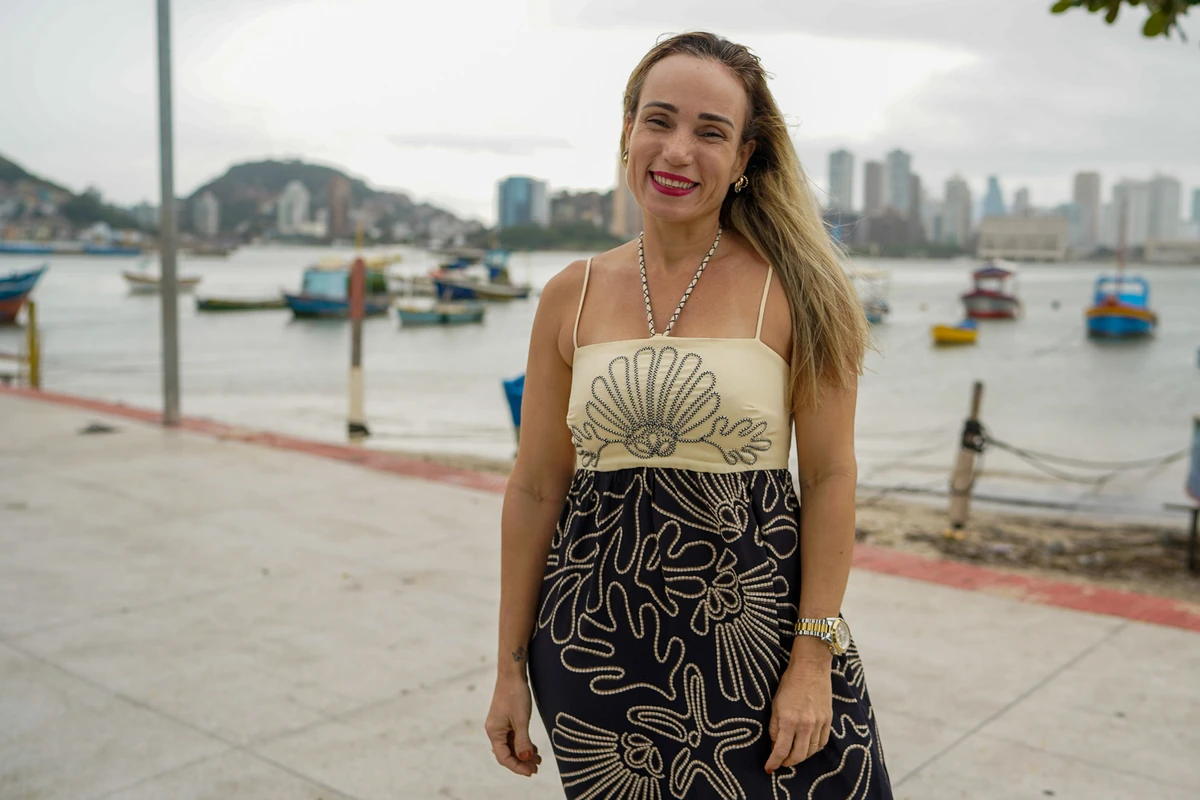 Priscilla Margon, servidora pública, entrevistada sobre hérnia abdominal