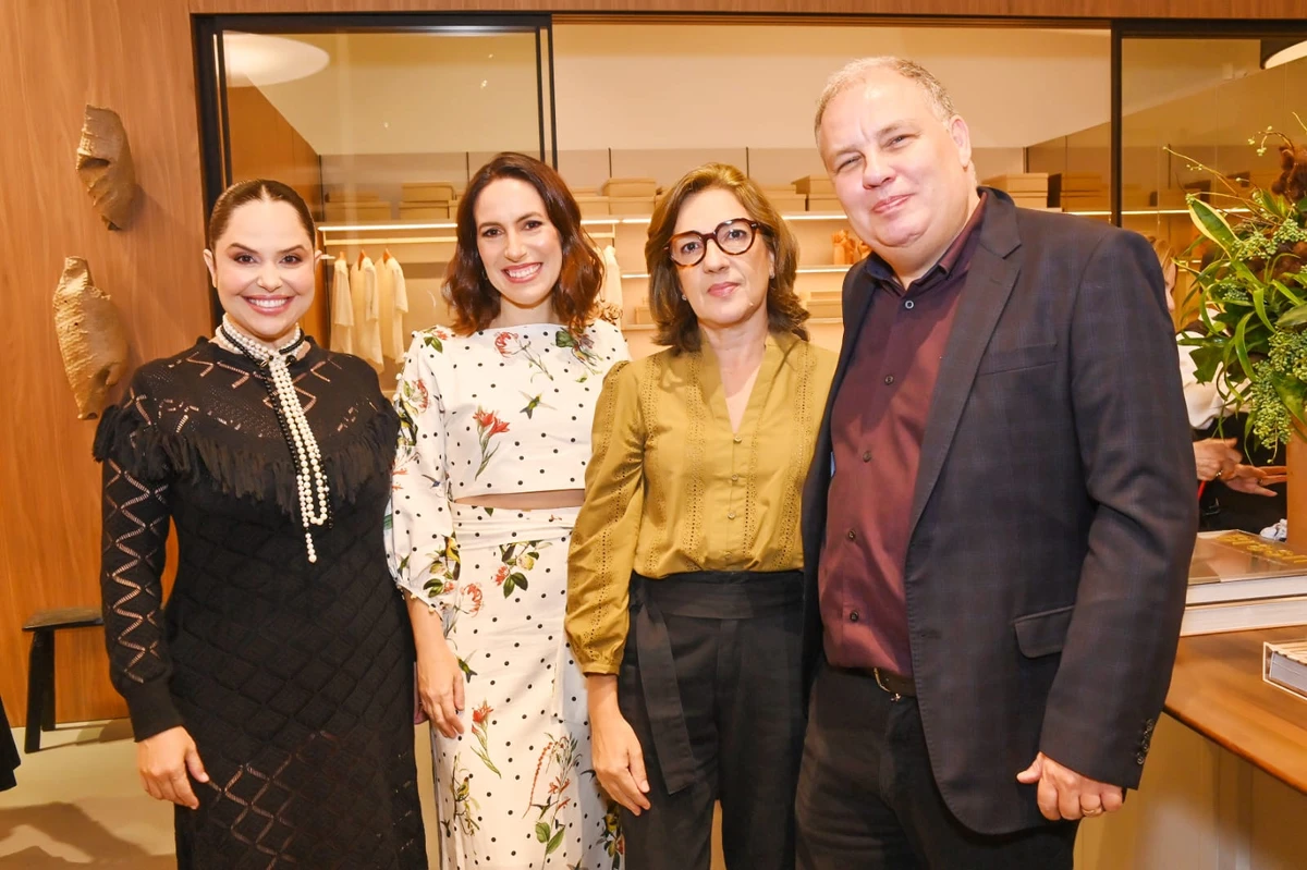 Tatiana Coutinho e Roberta Vilela, os anfitriões Simone e Daniel Barzilai