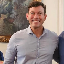 Prefeito de Vila Velha foi ao Palácio Anchieta e afirmou: "Seguimos juntos"