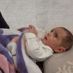 Niveen foi evacuada para a Jordânia para tratamento médico, mas agora foi enviada de volta para Gaza.