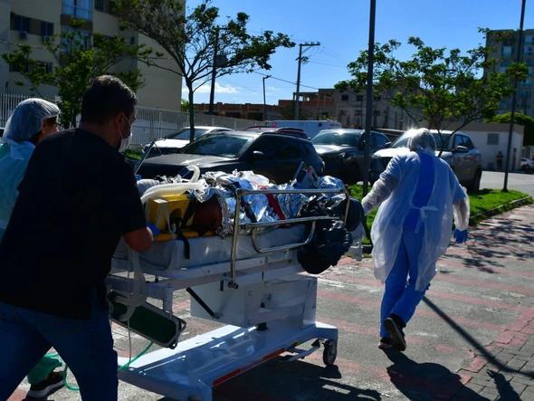 Vítima de explosão em São Mateus é levada de helicóptero para hospital na Serra por Vítima de explosão em São Mateus é levada de helicóptero para hospital na Serra