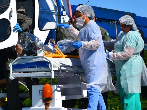 Vítima de explosão em São Mateus é levada de helicóptero para hospital na Serra por Fernando Madeira
