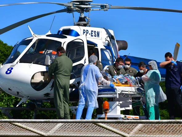 Vítima de explosão em São Mateus é levada de helicóptero para hospital na Serra por Fernando Madeira