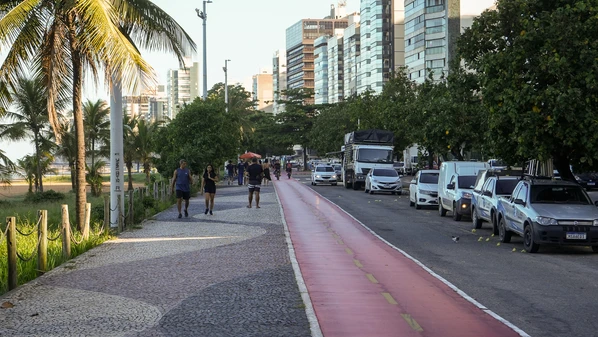 Quadra entre as ruas Ceará e Sergipe, na Avenida Antônio Gil Veloso, vai passar a comportar 60 carros e 15 motos; antes da ampliação, havia espaço para 25 veículos
