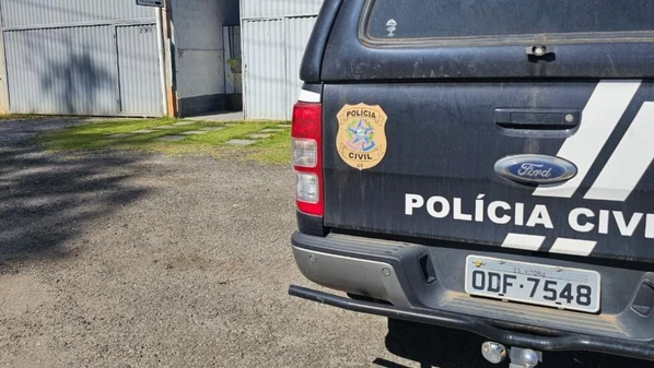 Mulher de 53 anos foi autuada em flagrante por furto qualificado, mas pagou fiança arbitrada na delegacia e vai responder ao processo em liberdade
