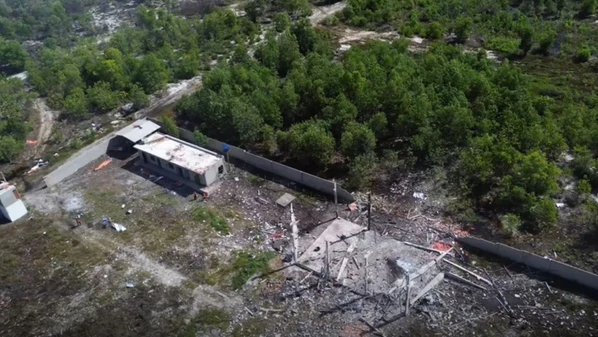 Vídeos mostram cenário após a explosão registrada nesta quarta-feira (21), na Paulista, interior de São Mateus; um funcionário da empresa morreu e outro ficou ferido