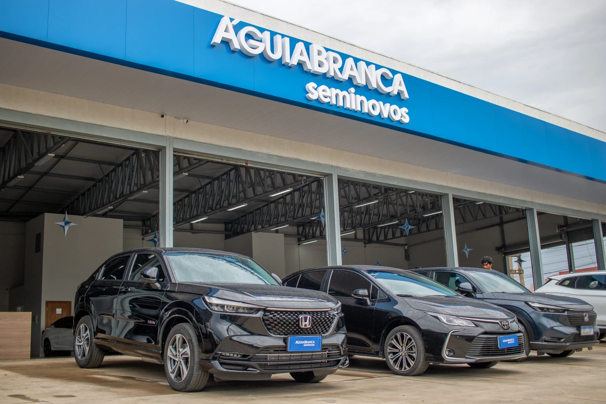 Fachada de loja da Águia Branca Seminovos em Goiânia (GO)