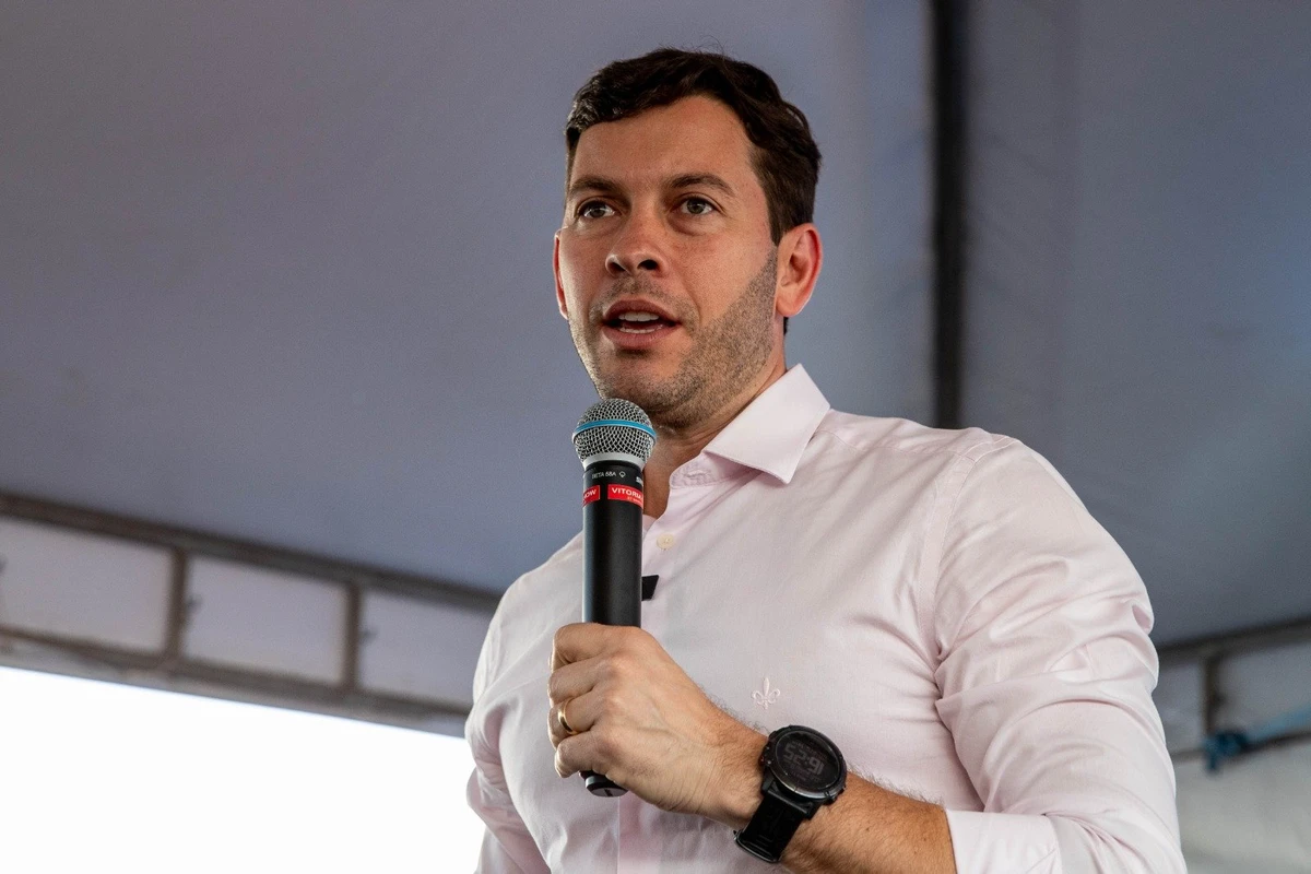 Arnaldinho Borgo assumiu o segundo mandato na prefeitura de Vila Velha no início de 2025