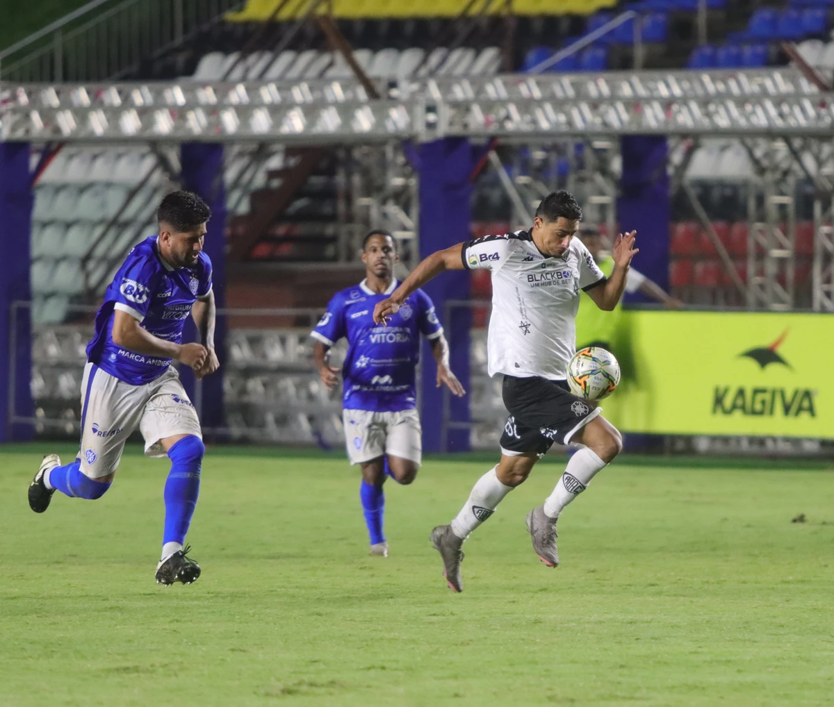 Clássico entre Rio Branco e Vitória terminou empatado em 2 a 2