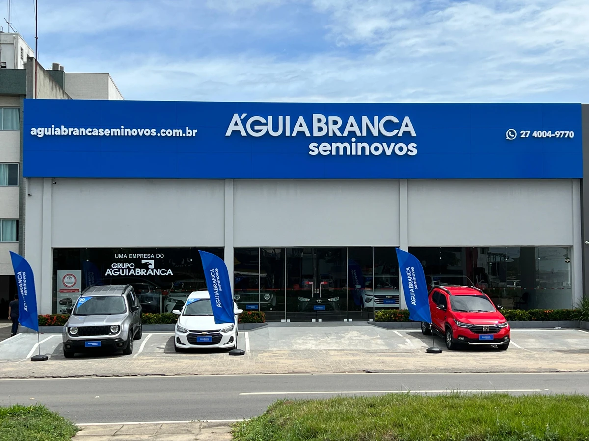 Fachada de loja da Águia Branca Seminovos