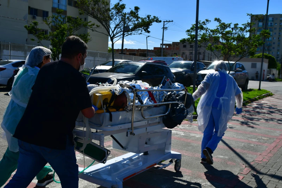Vítima de explosão em São Mateus é levada de helicóptero para hospital na Serra por Vítima de explosão em São Mateus é levada de helicóptero para hospital na Serra