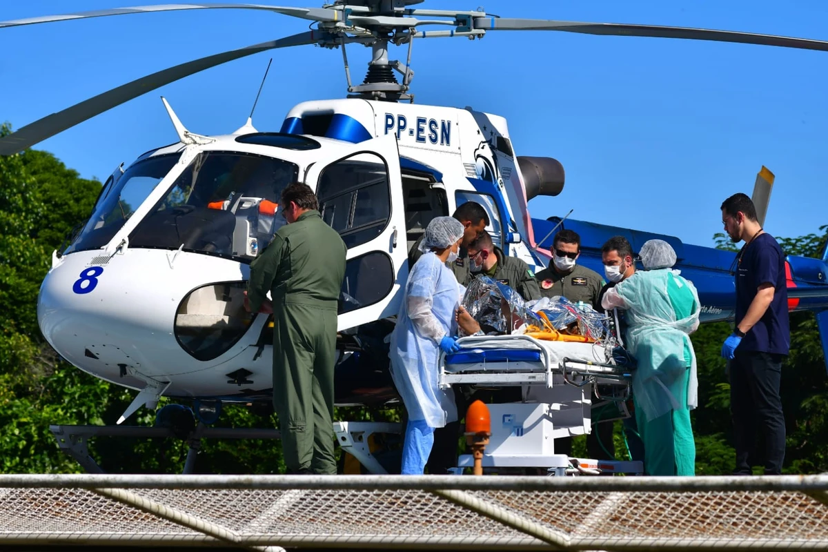 Vítima de explosão em São Mateus é levada de helicóptero para hospital na Serra por Fernando Madeira