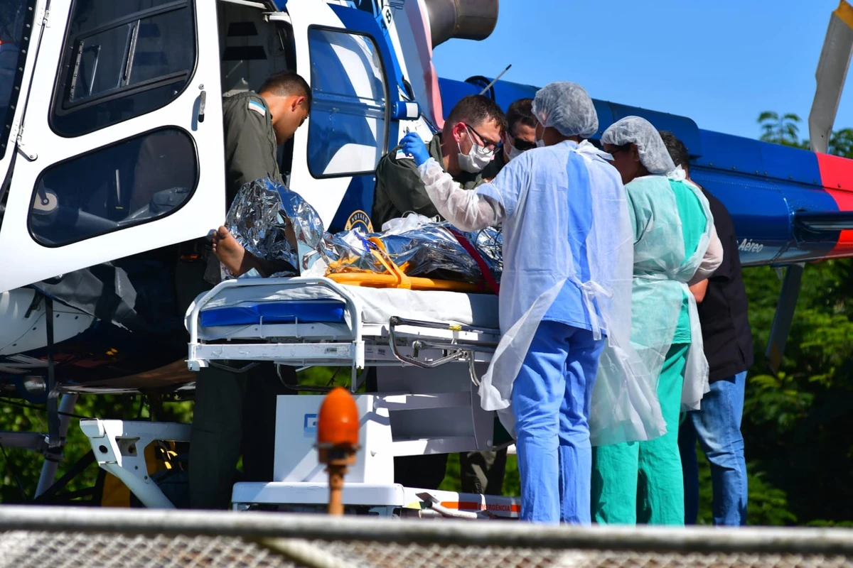 Vítima de explosão em São Mateus é levada de helicóptero para hospital na Serra por Fernando Madeira