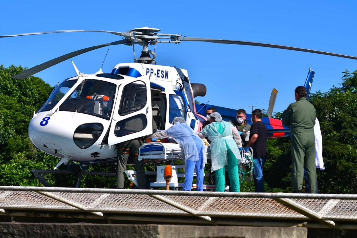 Vítima de explosão em São Mateus é levada de helicóptero para hospital na Serra por Fernando Madeira
