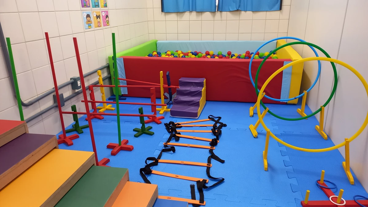 Sala de psicomotricidade da AMAES de Goiabeiras foi doação da Fortes Engenharia, empresa que faz parte do Projeto Partilhar