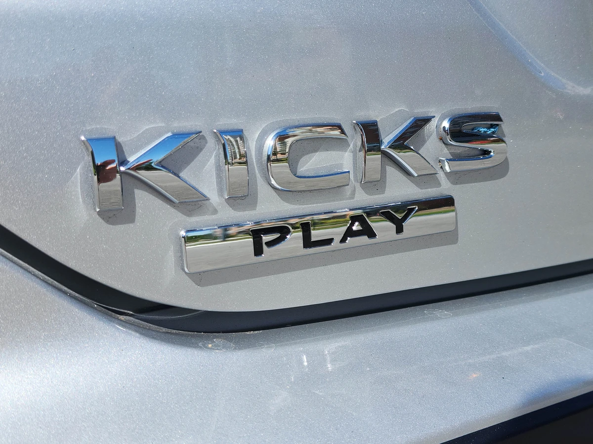  Nissan Kicks Play Sense