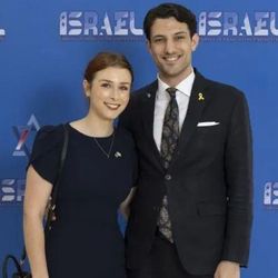 A imprensa israelense noticiou que seus nomes completos das vítimas são Yaron Lischinsky e Sarah Milgram.