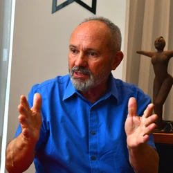 Frase é do ex-governador do Espírito Santo, Paulo Hartung, atualmente filiado ao PSD. Segundo ele, o setor público precisa de modernização. Em entrevista à Gazeta sobre o lançamento de seu novo livro, criticou o que chama de "disputas equivocadas", e também comentou sobre seus planos para a política
