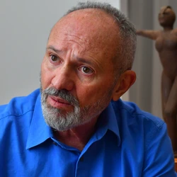 Ex-governador afirmou que "a princípio" não vai disputar nenhum cargo no ano que vem e deixou dúvida no ar: "Nunca digo dessa água não beberei". Há, entretanto, sinais que não podem ser ignorados