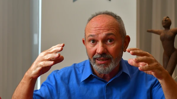 O ex-governador do Espírito Santo faz uma análise do processo já iniciado para as Eleições de 2026, projetos do novo partido e apoio para o comando do Palácio Anchieta