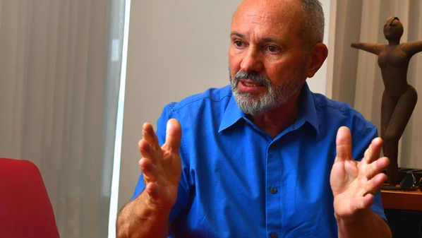 Frase é do ex-governador do Espírito Santo, Paulo Hartung, atualmente filiado ao PSD. Segundo ele, o setor público precisa de modernização. Em entrevista à Gazeta sobre o lançamento de seu novo livro, criticou o que chama de "disputas equivocadas", e também comentou sobre seus planos para a política