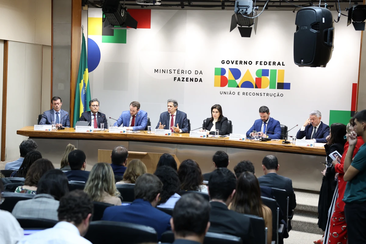 Ministros apresentam medidas para congelamento de despesa do governo federal