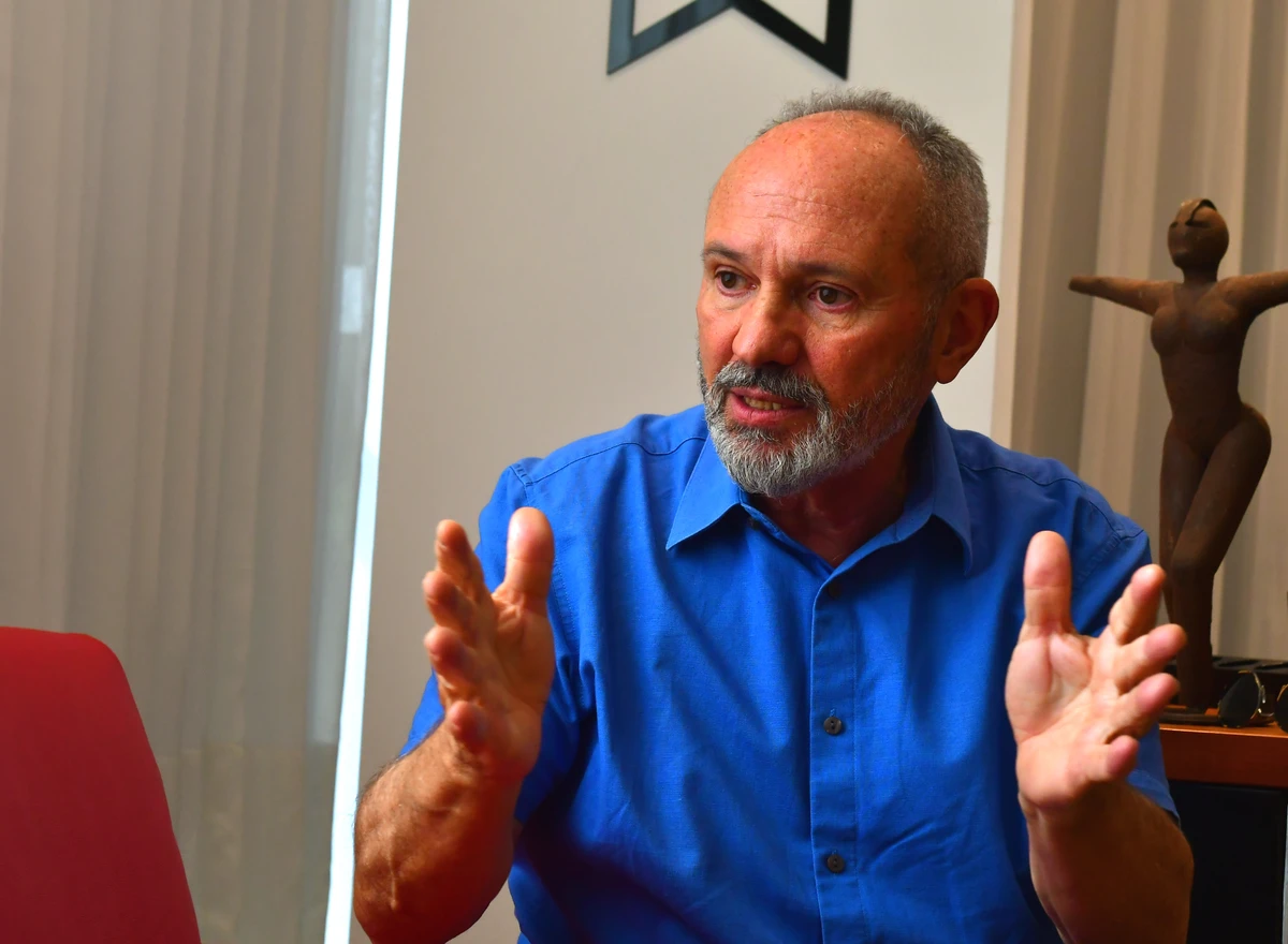 Paulo Hartung, Economista, ex-governador do Estado do Espírito Santo