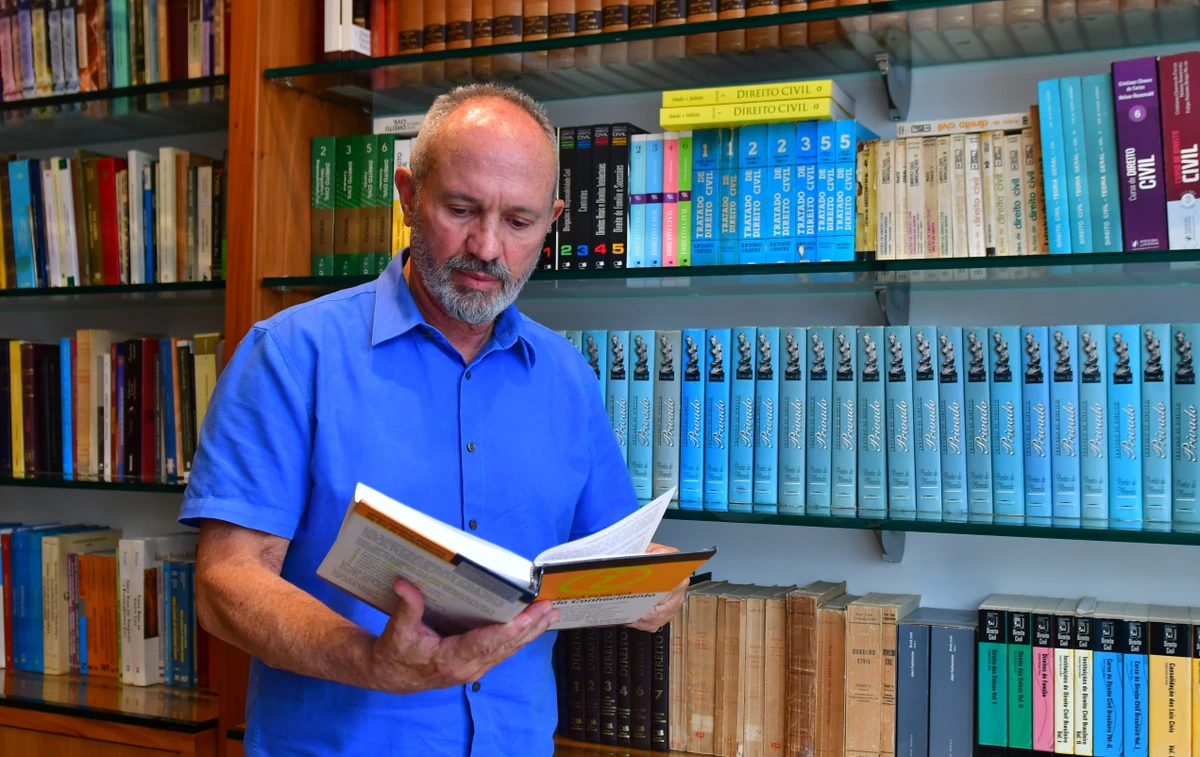 Paulo Hartung, Economista, ex-governador do Estado do Espírito Santo