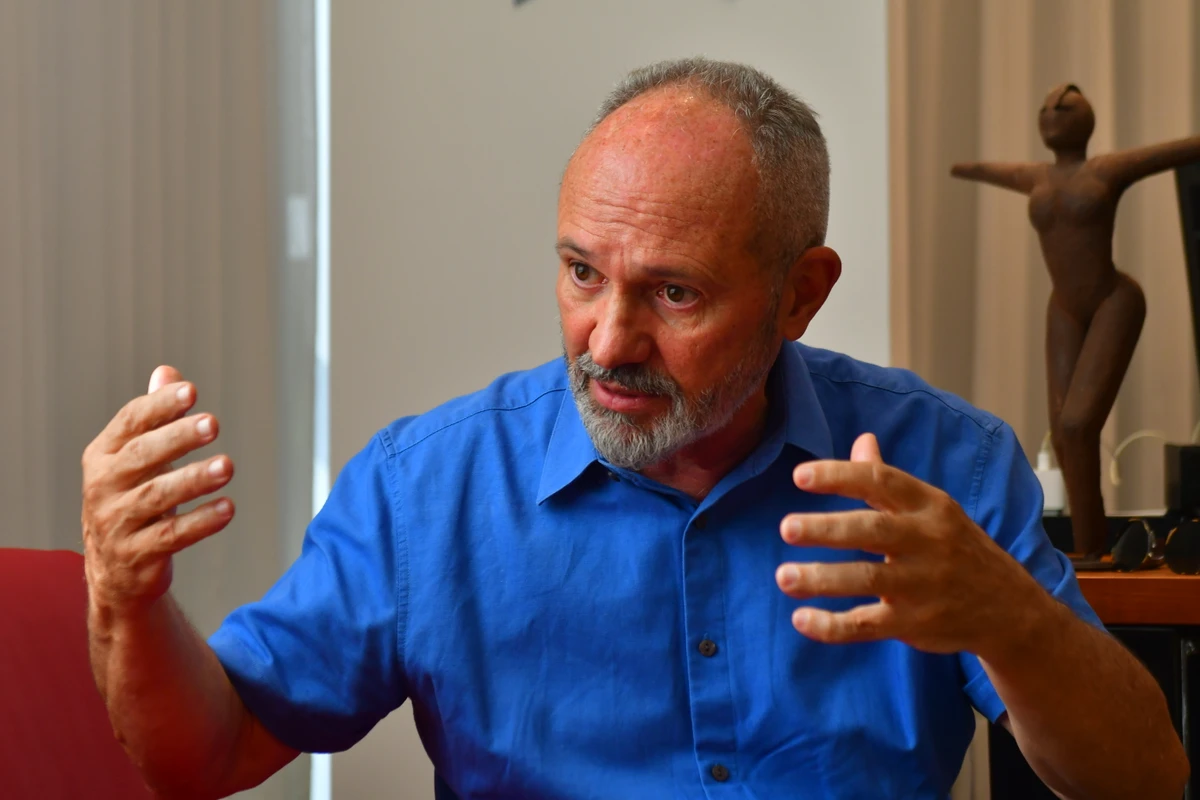 Paulo Hartung, Economista, ex-governador do Estado do Espírito Santo