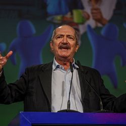 O ex-ministro da Defesa Aldo Rebelo e o ex-vice-presidente Hamilton Mourão prestaram depoimento nesta sexta-feira (23/05) em meio a ação criminal contra o ex-presidente Jair Bolsonaro por suposta tentativa de golpe.