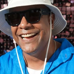 Domingo (25) tem shows de Psirico, Chico César e Michele Freire